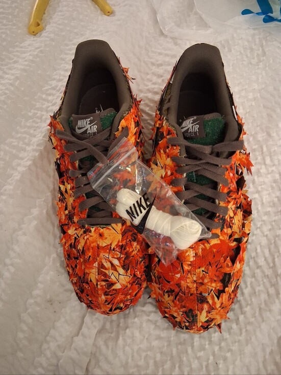 Nike Air Force 1 Leaf-Print Sneakers in Orange, Brown, White